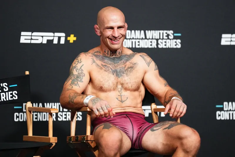 Раскрыта причина отмены дебюта Андреаса Густафссона на UFC Vegas 107