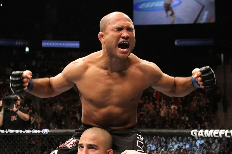 Бывший чемпион UFC Би Джей Пенн арестован по обвинению в домашнем насилии и заявлениям об «импостерах» в семье