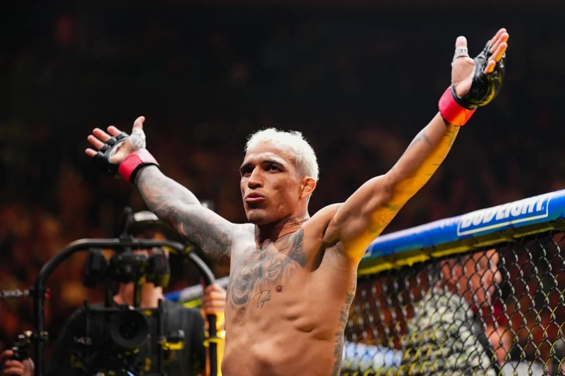 Чарльз Оливейра прокомментировал бой за титул против Илии Топурии на UFC 317