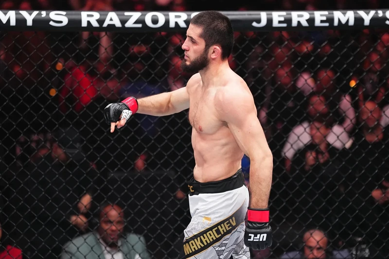 Почему Ислам Махачев отказался от титула чемпиона UFC в лёгком весе