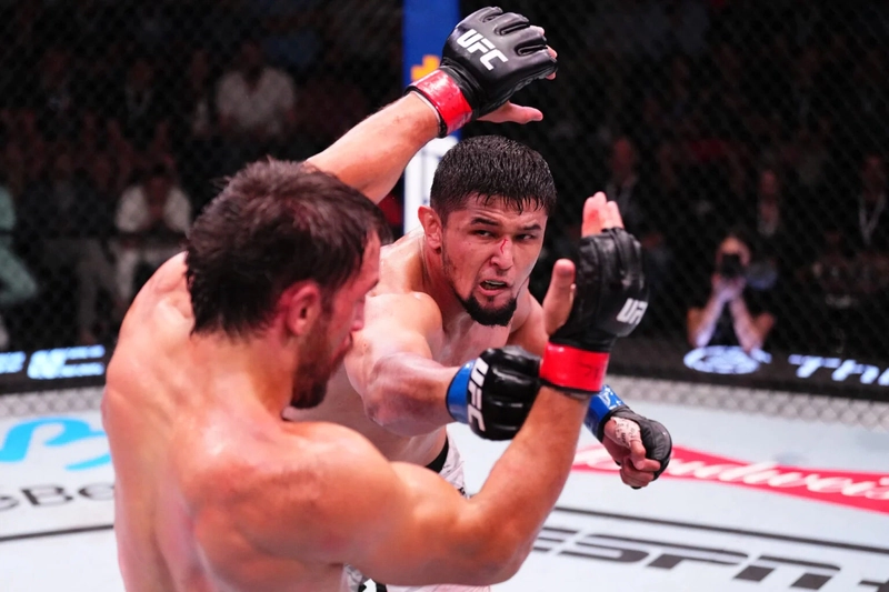 Нурсултон Рузибоев одержал победу на UFC Vegas 106 и вызвал Бо Никала