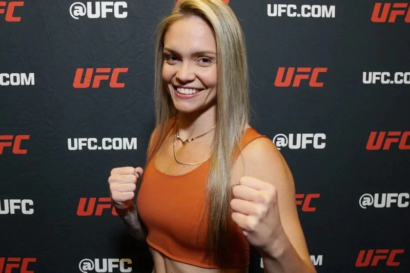 Тайнара Лисбоа вернётся в UFC Vegas 106 после тяжёлой травмы колена