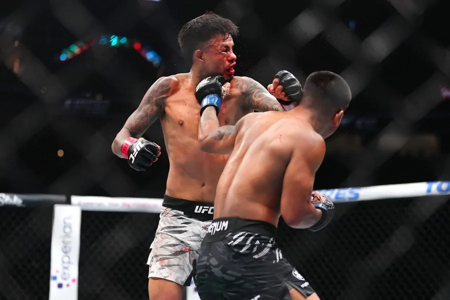 Дана Уайт выплатил проигравшему на UFC 317 двойной гонорар после исторического боя с 419 ударами