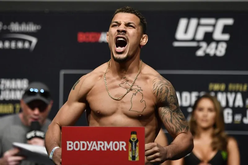 Боец UFC едва не лишился бонуса $50 000 за упоминание букмекерского сайта