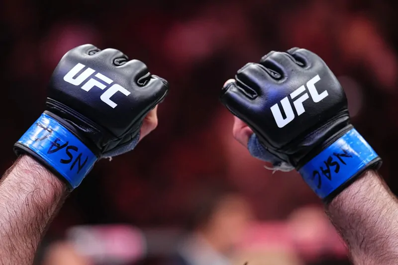 UFC подписал 3 бывших чемпионов мира после волны увольнений