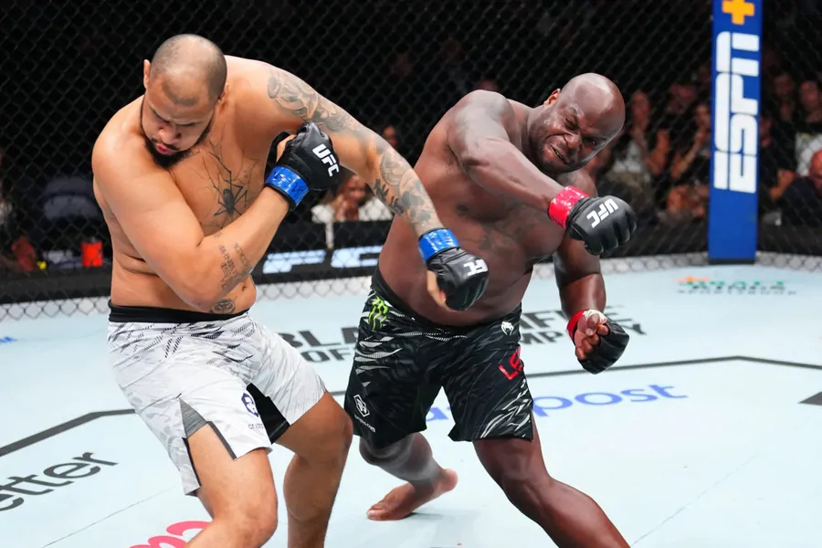 Деррик Льюис признался, что симулировал травму глаза перед нокаутом на UFC Nashville