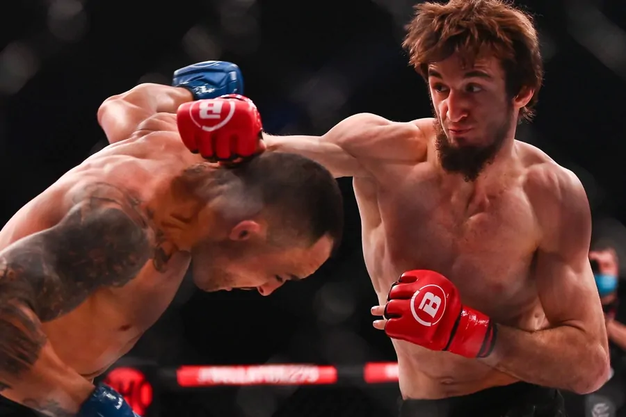 Брат Забита Магомедшарипова идёт без поражений и готов ворваться в топ-5 UFC