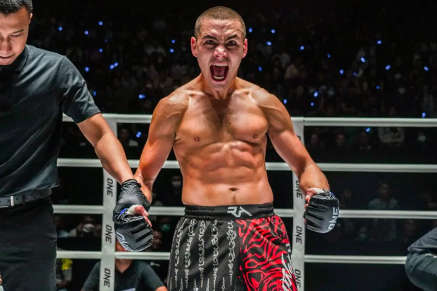 Тагир Халилов подерётся с непобеждённым Хю Иватой на ONE Fight Night 35