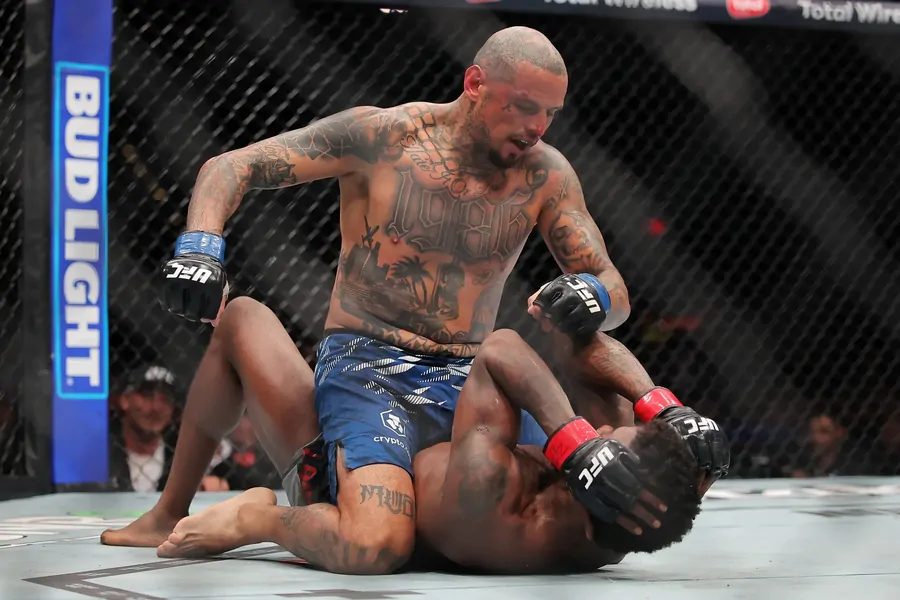 Трое бойцов UFC 318 доставлены в больницу после жёстких поединков
