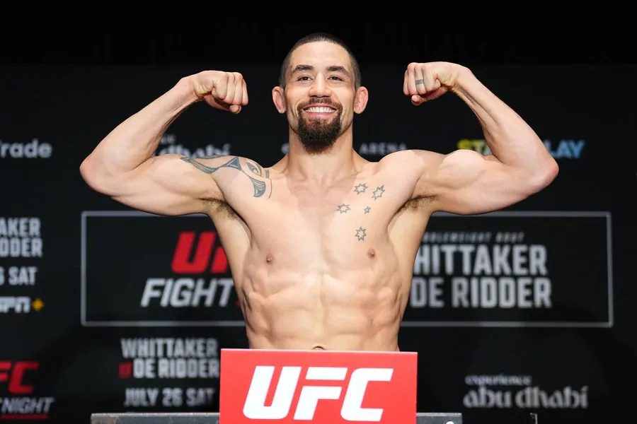 Результаты взвешивания UFC Abu Dhabi: Уиттакер и де Риддер уложились в лимит