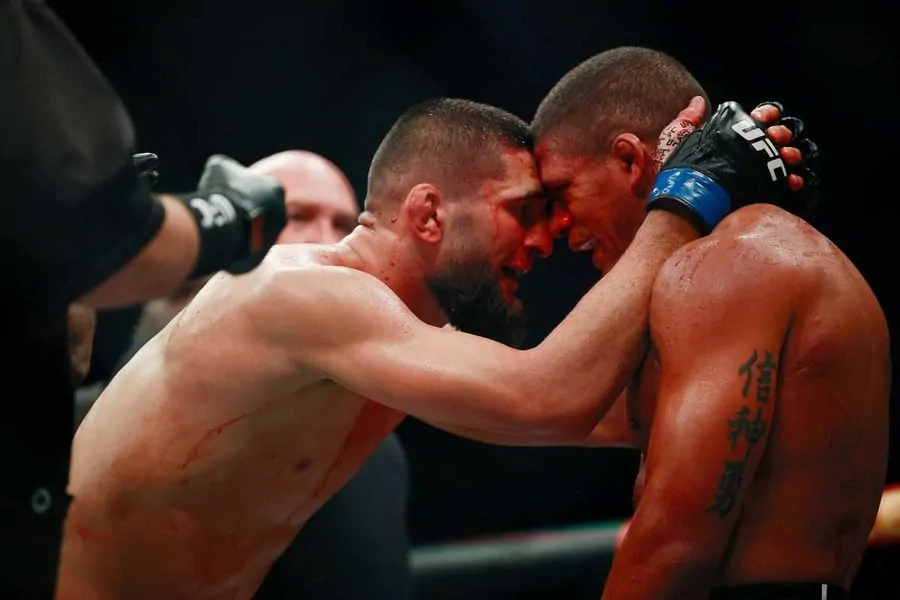 Гилберт Бернс: Дрикус дю Плесси может остановить Хамзата Чимаева в UFC 319