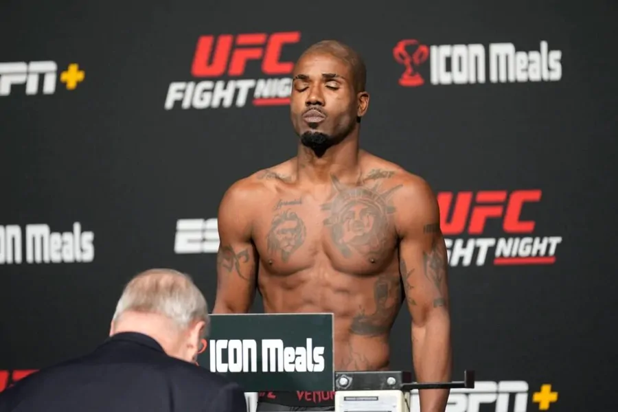 Кинг Грин объяснил отмену боя на UFC 319: «Я даже ходить не могу»