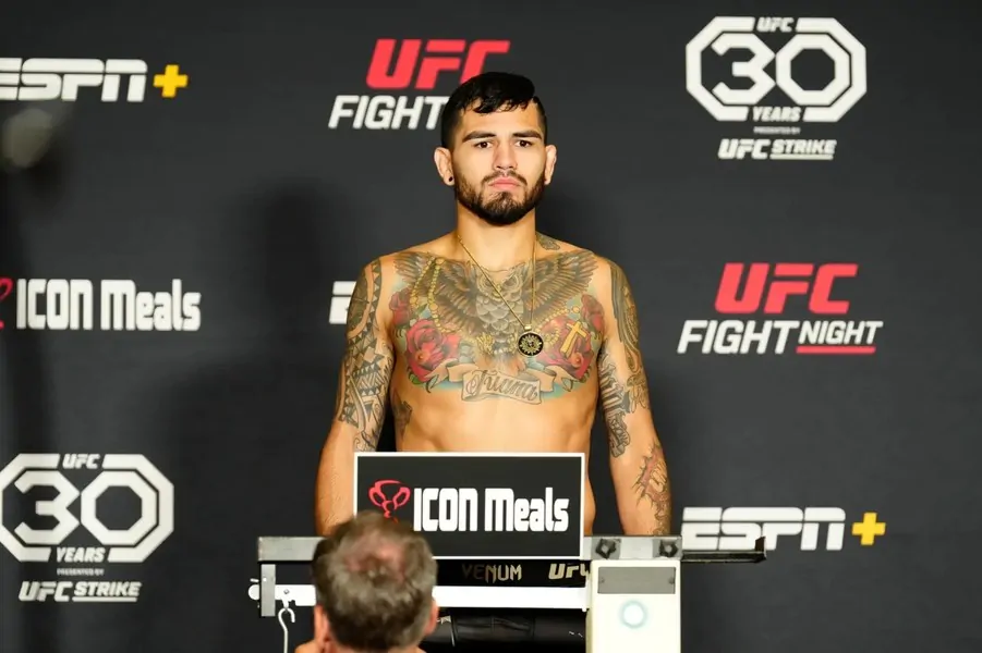 Результаты взвешивания UFC Vegas 109: Хернандес сделал вес со второй попытки