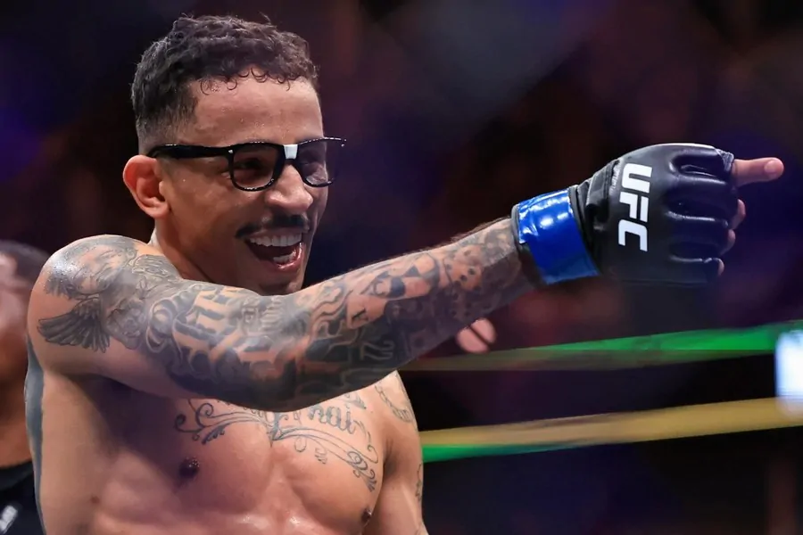 Пять бойцов потребовали контракт с UFC после UFC 319, включая звёзд турнира и ветерана Bellator