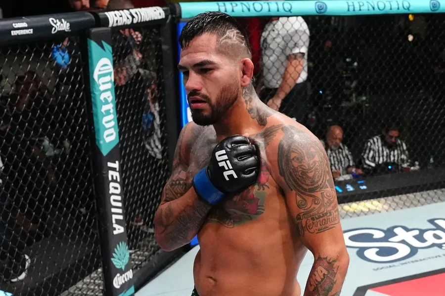 Энтони Хернандес извинился за срыв боя с Рейниром де Риддером на UFC Vancouver