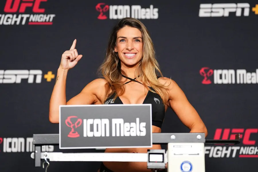 Маккензи Дерн узнала о титульном бое на UFC 321 только из Instagram