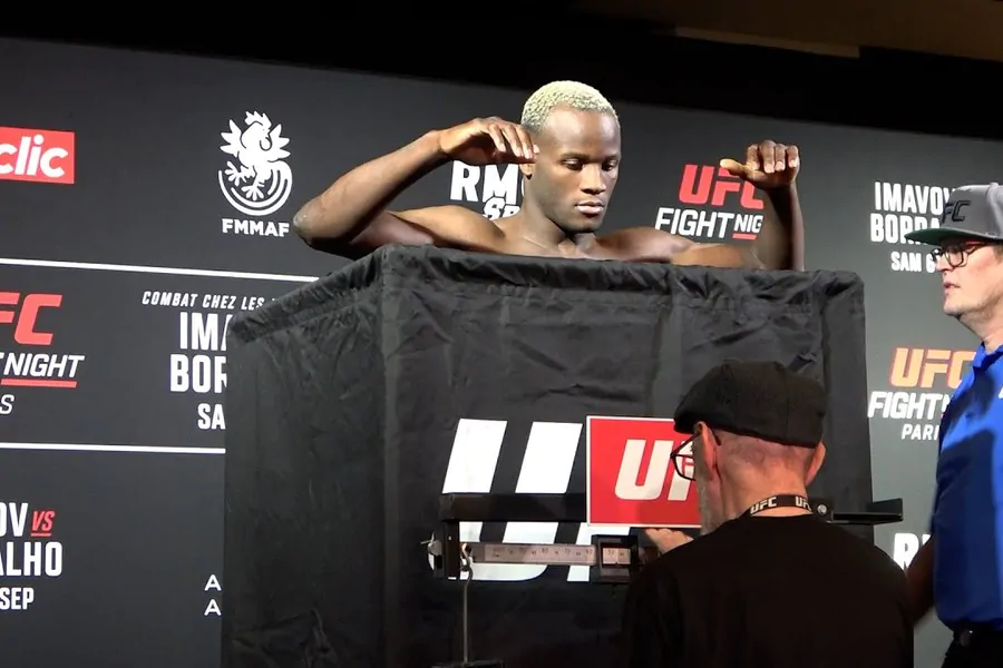 Результаты взвешивания UFC Paris