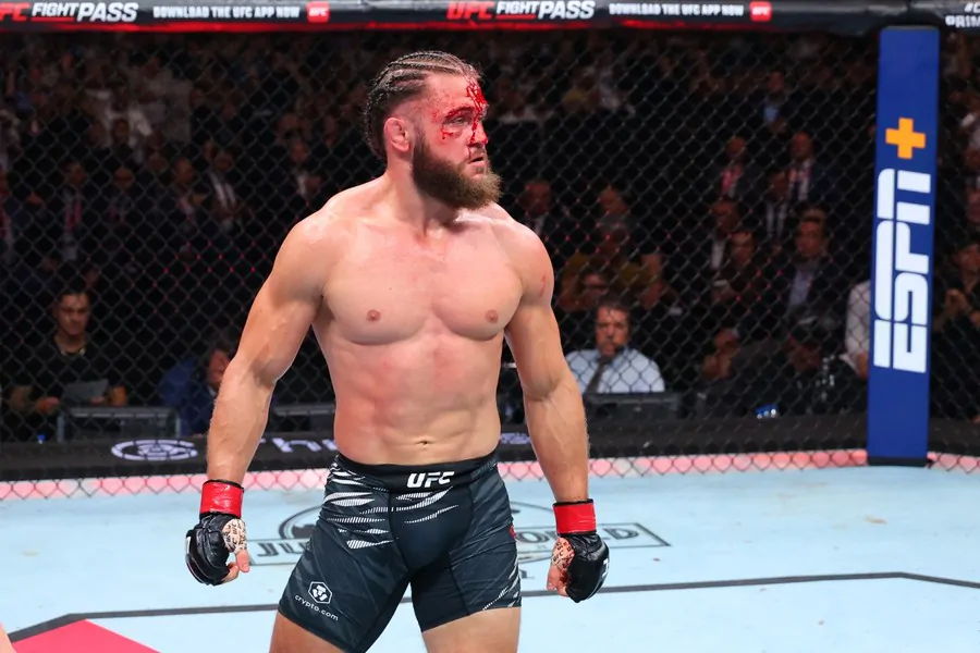Рафаэль Физиев снят с главного боя UFC Rio против Чарльса Оливейры