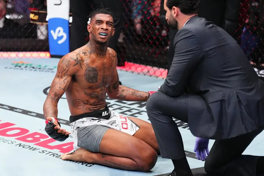 Боец UFC Седрик Думас показал банковский счет: «Цена взрослой жизни»